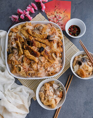 The 1st day of CNY, most Chinese abstained from eating meat. Fried Vegetarian Vermicelli. Chinesecharacters in angpow(red packet) means 