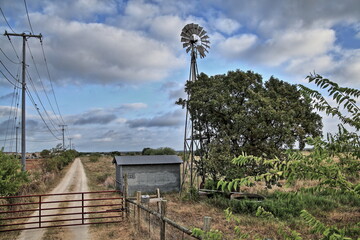 Fototapeta na wymiar New Braunfels I-35 Windmill