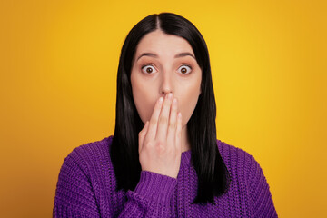 Photo of young woman amazed shocked close cover hand mouth fail mistake secret isolated over yellow background