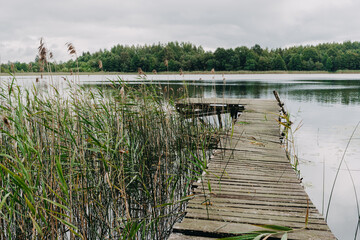 Obraz premium Old wooden pier by the lake.