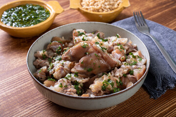 zampe di porco bollito in salsa verde