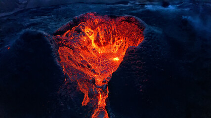 Looking at the lavaflow from the erupting volcanic crater of Geldingadalagos eruption in Reykjanes...
