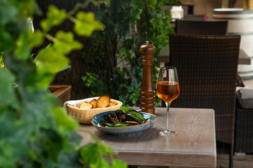Mussels in a creamy sauce with croutons and a glass of wine