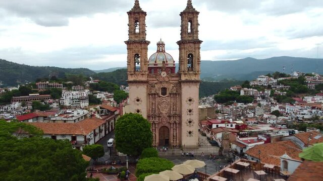 Taxco is a town in the state of Guerrero, famed for Spanish colonial architecture. Plaza Borda, the main square, and 18th-century Santa Prisca church, churrigueresque style. Dramatic cinematic footage