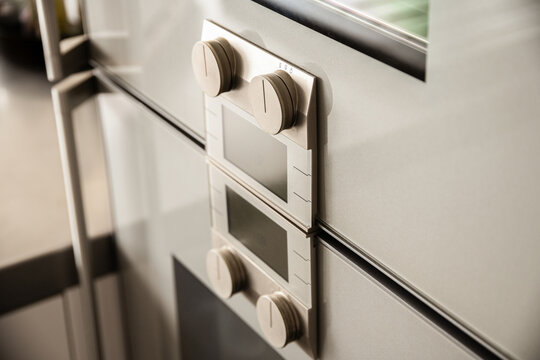 Domestic kitchen appliance with switches