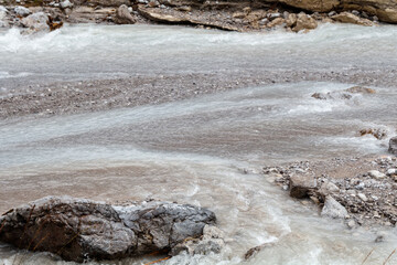 sommerlicher Gebirgsbach nach Regenfall, Wimbachschlucht