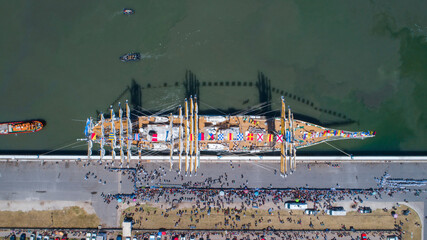 Obraz premium Aerial plan of freedom frigate arriving in port. Buenos Aires - Argentima.