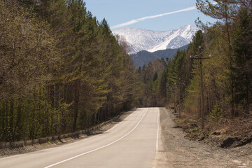 The road leading to the snowy mountain.Cheryomushki,Khakassia