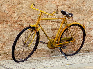 Naklejka na ściany i meble old bicycle on the street