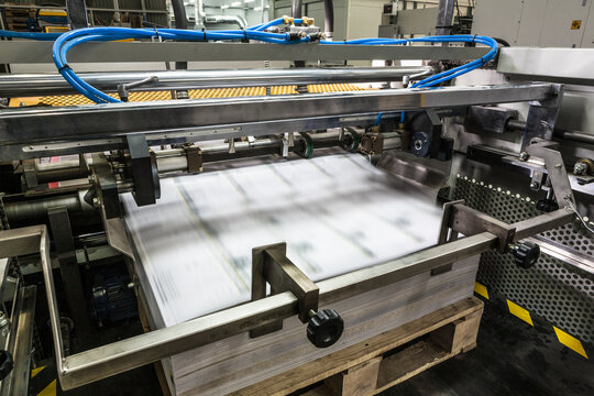 Polygraphic process in modern printing house
