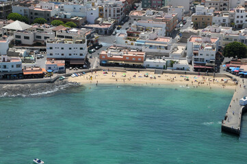 Fotografía aérea de la costa de Corralejo  en la isla de Fuerteventura, Canarias