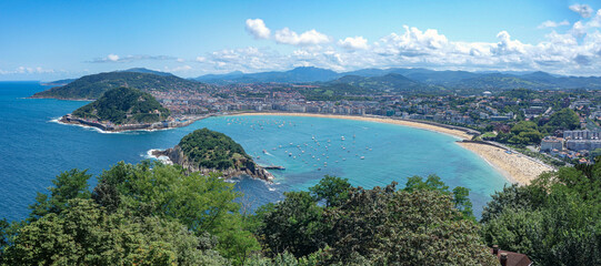 Fototapeta premium Views of San Sebastian and La Concha Bay from Monte Igeldo