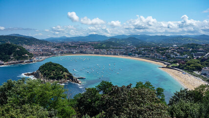 Obraz premium Views of San Sebastian and La Concha Bay from Monte Igeldo