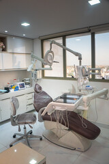 Photo overlooking the dental office, chair (Foto com vista para o consultório odontológico,...