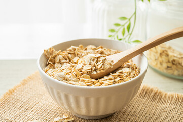 器に入ったロールドオーツ