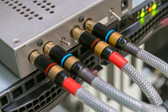 The AV cables are connected to a digital amplifier. The digital signal converter is in the rack. The multimedia equipment works in the server room.