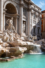 Fototapeta na wymiar famous trevi fountain in rome with flowing water