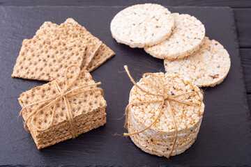 Crispbread and rice cakes