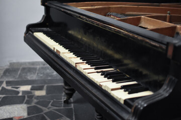 Fototapeta na wymiar Demolished abandoned piano in empty room