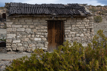 Fototapeta na wymiar Old adobe house, of Argentine gauchos.