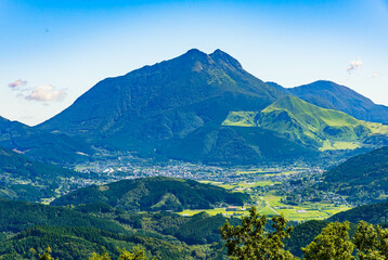 夏の由布岳の風景