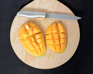 Fresh mangoes are suitable as a snack menu in the morning or snacks during your spare time. Mango is rich in vitamin A which is good for the body which has the potential to prevent diabetes. 