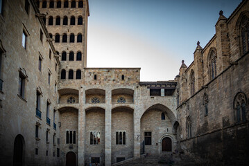 Fototapeta premium ciudad antigua y monumental de Barcelona en España 