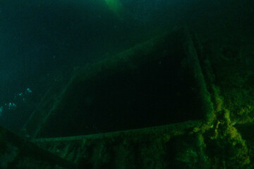 フィリピン、パラワン州のブスアンガ島コロン島に沈没している日本の沈没船をダイビングで撮影した写真 Photo taken by diving of a Japanese sunken ship sinking on Coron Island, Busuanga, Palawan, Philippines. 