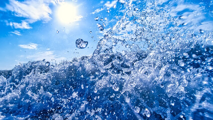 波 / Splash
直撃寸前の爽快な波しぶきです。