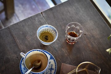 hot coffee and tea cups on the table in the coffee cafe