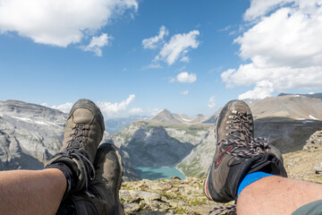Gipfelstürmer, Rast mit Alpenpanorama hoch über dem Limmerensee