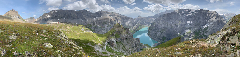 Hochgebirgs-Panorama: Aussicht auf den Limmerensee und Muttsee