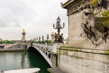 Fototapeta na wymiar Paris lateral Bridge view