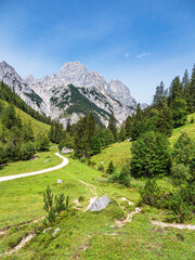 Blick auf die Bindalm im Berchtesgadener Land in Bayern