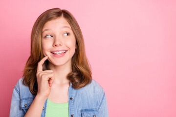 Fototapeta premium Photo portrait girl looking blank space thoughtful smiling got idea isolated pastel pink color background
