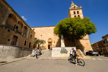 monumento a la Beata Sor Francinaina Cirer, iglesia de  Sant Pere, siglo XVII, Sencelles, Mallorca,...