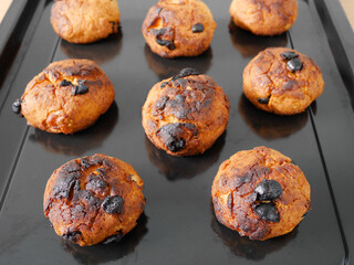 Burned cornflake and raisin cookies