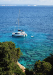Fototapeta na wymiar little old boat anchored in a turquoise of Cala Spinosa - bay in the La Maddalena Archipelago - sardinia travel destination.