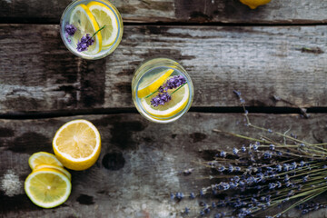 Obraz na płótnie Canvas Lemonade with lemon, lavender and ice in a glass