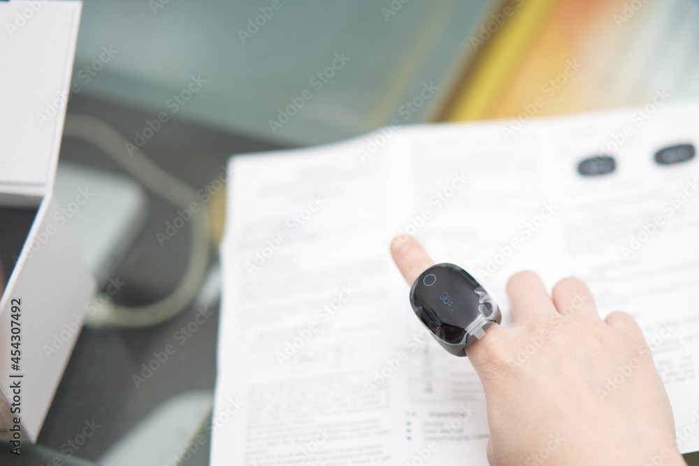 Wall mural pulse oxygen meter for monitor blood cardio in ring form to finger apply with blur user manual