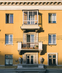 Fototapeta na wymiar beautiful yellow house in the old style 