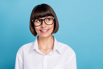 Fototapeta premium Portrait of attractive cheerful minded experienced girl specialist creating solution isolated over bright blue color background