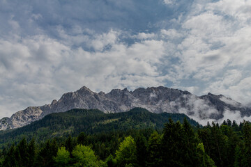Fototapeta na wymiar Urlaubsfeeling rund um das schöne Zugspitztal in der Nähe von Garmisch-Partenkirchen 