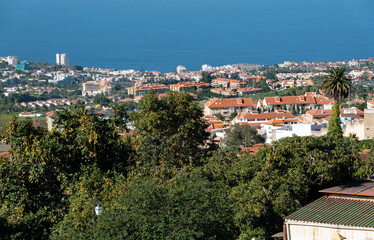 Fototapeta na wymiar View on Puerto de la Cruz and La Orotava town