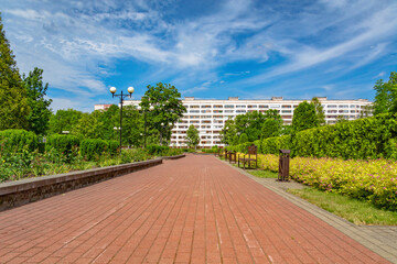 Fototapeta premium A perspective view of a balanced urban development between nature and buildings