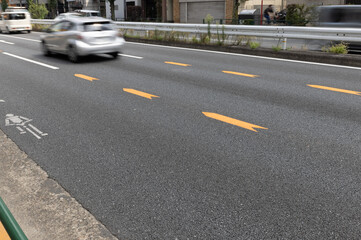 もうすぐ進路変更禁止　道路標示　東京都三鷹市