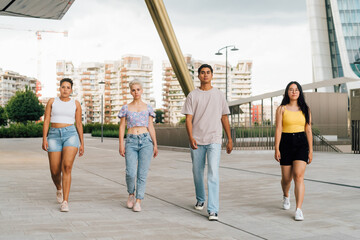 Obraz premium Group young muliethnic people friends walking outdoor confident and serious