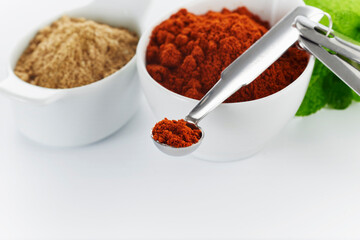 Um conjunto de colheres de medição de cozinheiros