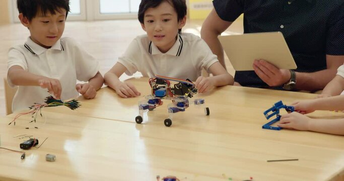 Children learning coding in kindergarten classroom,4K