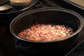 Roaster with sizzling bacon cubes